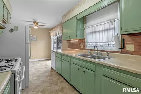 33 Coachlight Ct, Springfield, IL 62703 photo 10