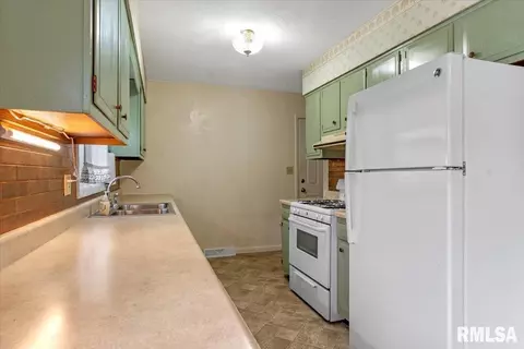 33 Coachlight Ct, Springfield, IL 62703 photo 8