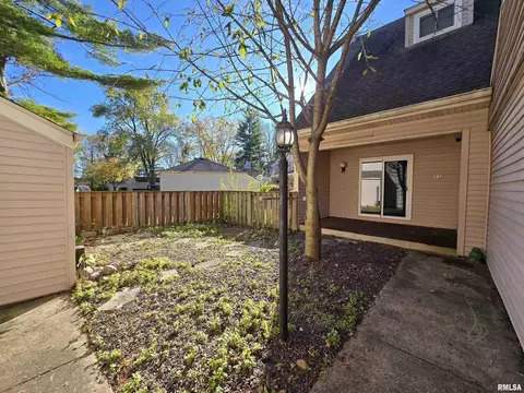83 Country Pl, Springfield, IL 62703 photo 2