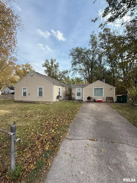 2200 Montgomery Ln, Springfield, IL 62703