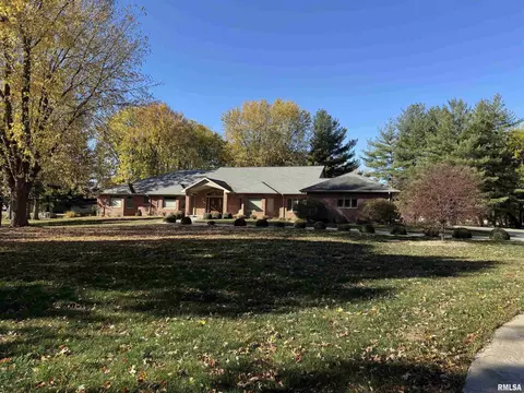 2020 N Broad St, Galesburg, IL 61401