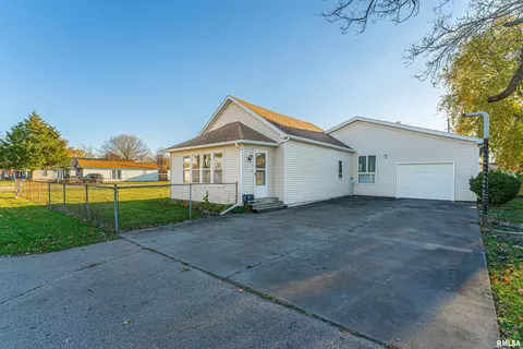 625 Clinton St, Lincoln, IL 62656