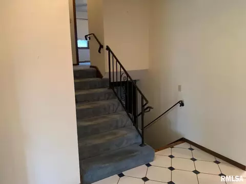 2512 Arrowhead Dr, Springfield, IL 62702 photo 3