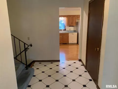 2512 Arrowhead Dr, Springfield, IL 62702 photo 2