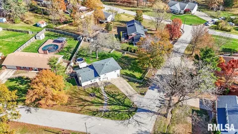 2 Vivian Ln, Springfield, IL 62712 photo 4