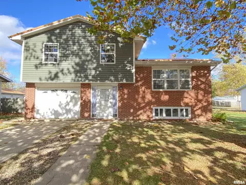 420 Jefferson St, Auburn, IL 62615
