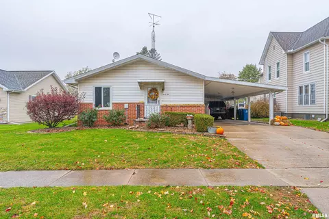 202 SW 4th St, Atlanta, IL 61723