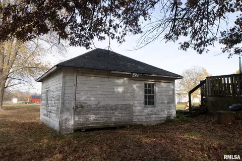Exterior - 108 E Grant St, Avon, IL 61415 photo 2 of 2
