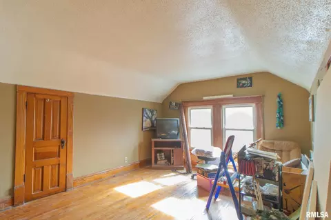 Bedroom - 108 E Grant St, Avon, IL 61415 photo 4 of 5