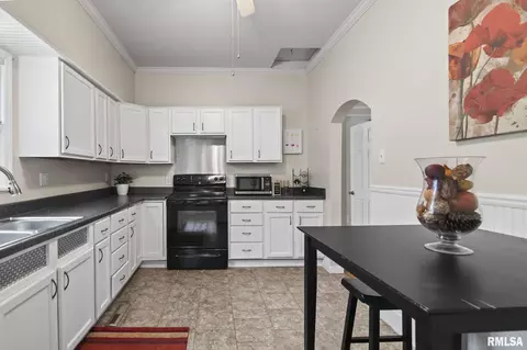 Kitchen - 554 W Canedy St, Springfield, IL 62704 photo 2 of 4