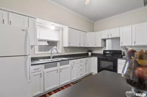 Kitchen - 554 W Canedy St, Springfield, IL 62704 photo 1 of 4