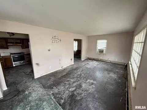 2400 S 8th St, Springfield, IL 62703 photo 4