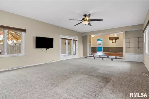 2207 W Iles Ave, Springfield, IL 62704 photo 8