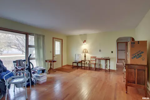 317 W Maple St, Ursa, IL 62376 photo 4