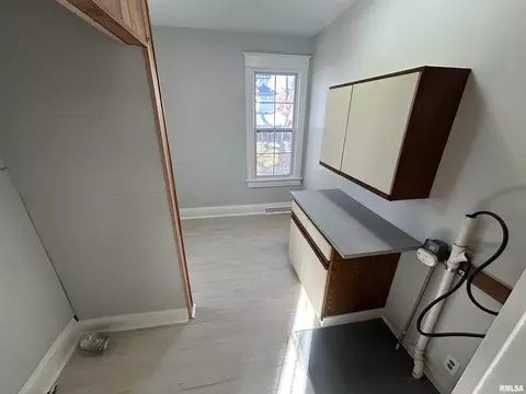 1205 N Poole St, Springfield, IL 62702 photo 8