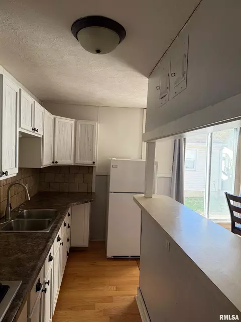 2429 E Keys Ave, Springfield, IL 62702 photo 3