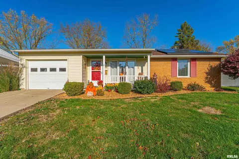 220 Mcdivitt Ave, Lincoln, IL 62656