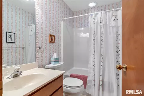 Bath - 5220 Carlton St, Springfield, IL 62703 photo 2 of 2