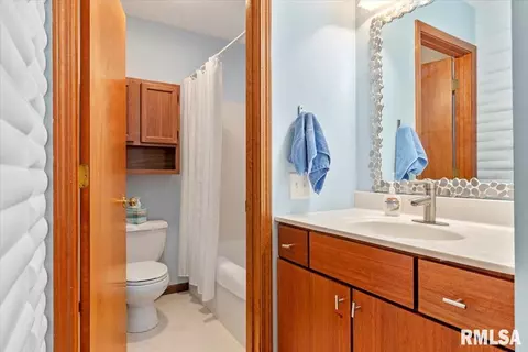 Bath - 5220 Carlton St, Springfield, IL 62703 photo 1 of 2