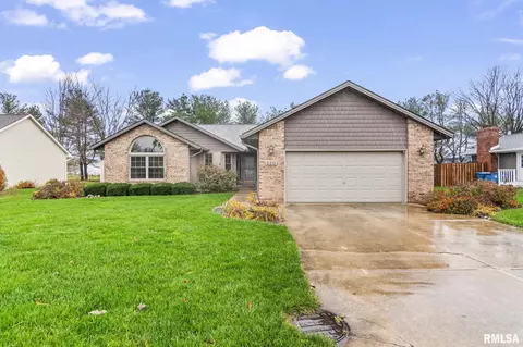 520 Mallard Dr, Chatham, IL 62629