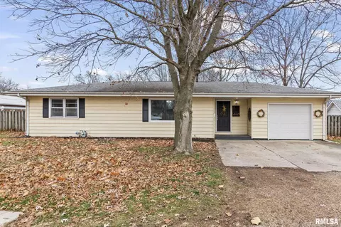 211 S 9th St, Auburn, IL 62615