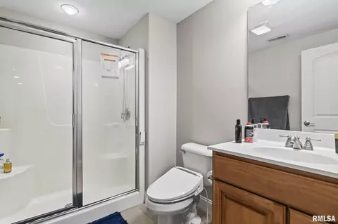 Bath - 2205 Interlacken Dr, Springfield, IL 62704 photo 4 of 4
