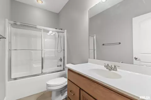 Bath - 2205 Interlacken Dr, Springfield, IL 62704 photo 3 of 4