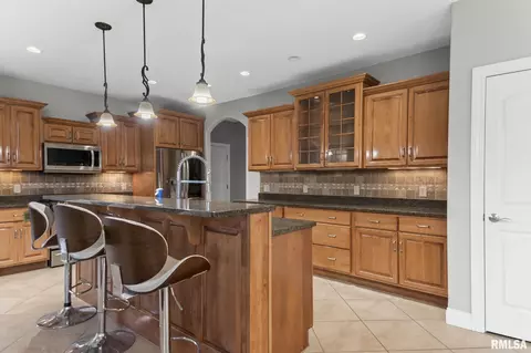 Kitchen - 2205 Interlacken Dr, Springfield, IL 62704 photo 3 of 4