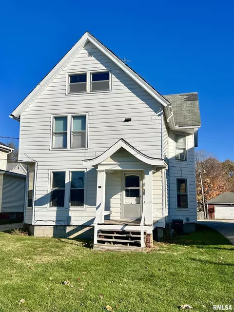 809 N Seminary St, Galesburg, IL 61401