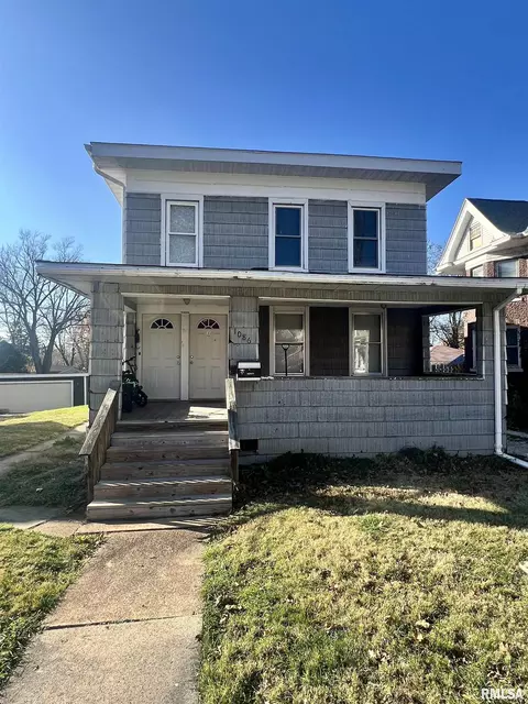 1086 N Cedar St, Galesburg, IL 61401