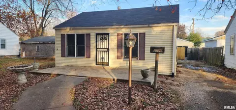 2708 S Walnut St, Springfield, IL 62704