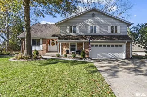 207 Twin Oaks Dr, Rochester, IL 62563