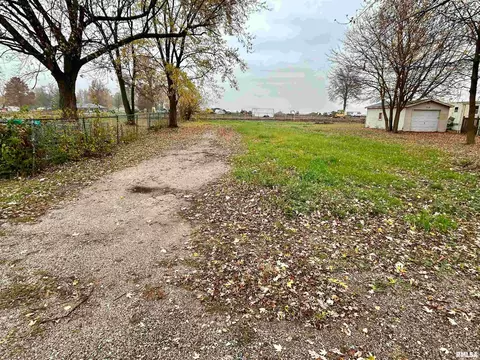 709 E Jackson St, Virden, IL 62690 photo 1