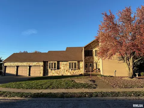 4 Monterey Ct, Jacksonville, IL 62650