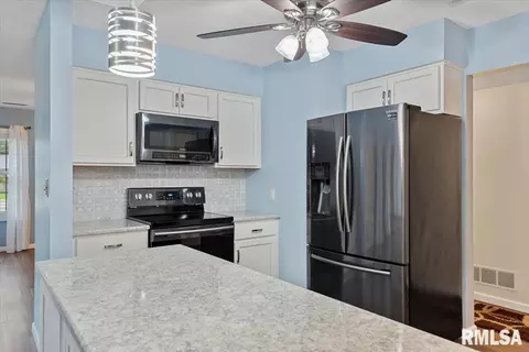 Kitchen - 2645 Cooper Ave, Springfield, IL 62704 photo 5 of 5