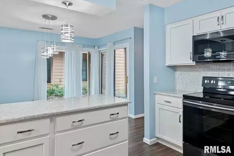 Kitchen - 2645 Cooper Ave, Springfield, IL 62704 photo 4 of 5