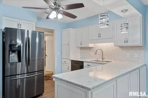 Kitchen - 2645 Cooper Ave, Springfield, IL 62704 photo 2 of 5