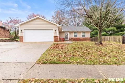 65 Teal Dr, Chatham, IL 62629