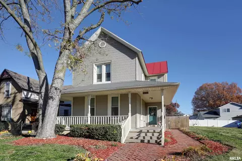 735 S 20th St, Quincy, IL 62301