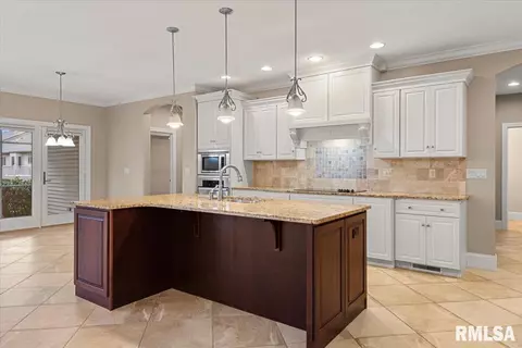 2412 Wimbledon Pl, Springfield, IL 62704 photo 12