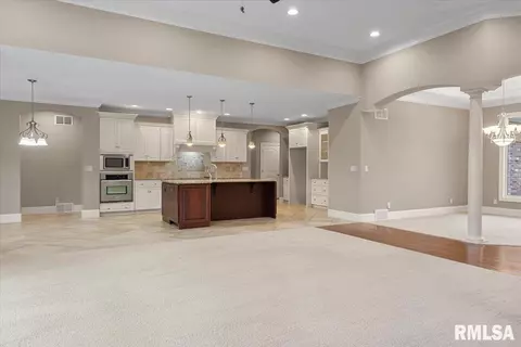 2412 Wimbledon Pl, Springfield, IL 62704 photo 9