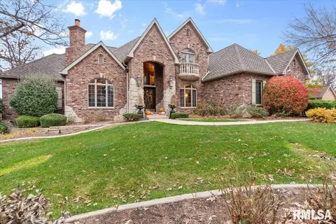 24 Georgetowne Rd, Sherman, IL 62684