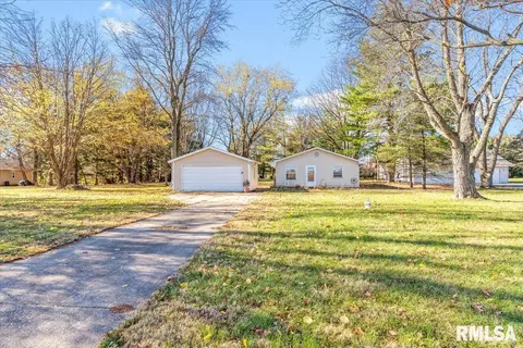 5607 Prairie School Rd, Riverton, IL 62561