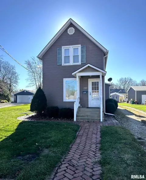 1526 E Brooks St, Galesburg, IL 61401