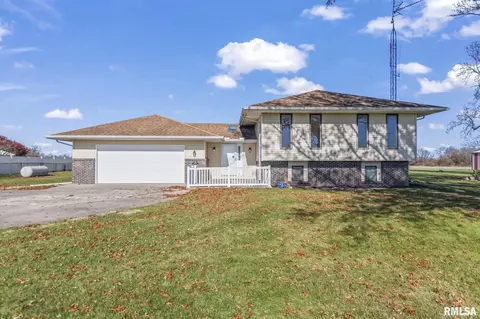 2137 New City Rd, Pawnee, IL 62558