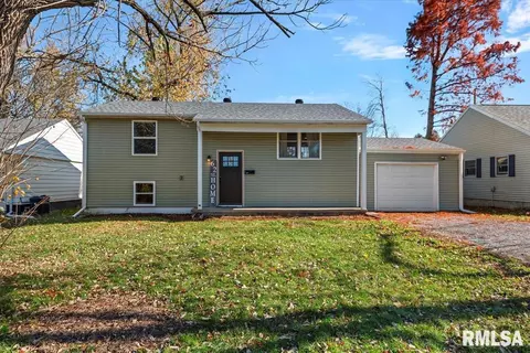 62 Churchill Dr, Chatham, IL 62629