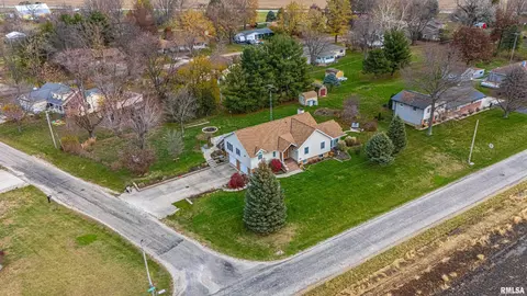 1412 1300th St, Lincoln, IL 62656