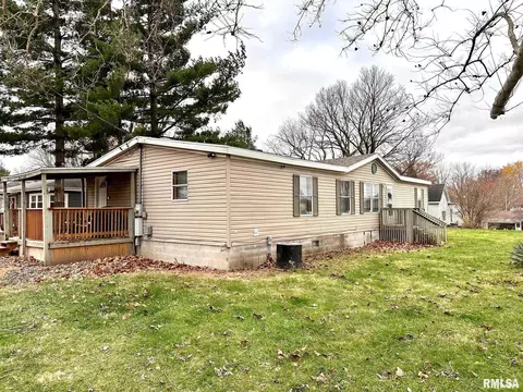 107 E Oak St, Jacksonville, IL 62650