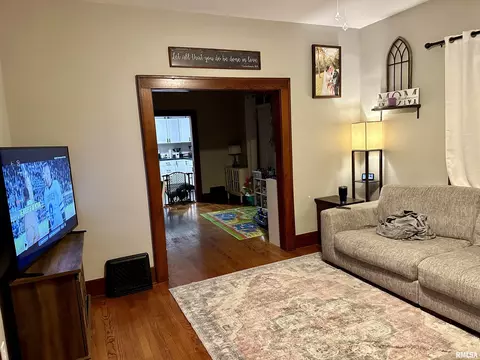 1555 Governor St, Springfield, IL 62704 photo 2
