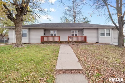 2 Ivy Hill Dr, Riverton, IL 62561